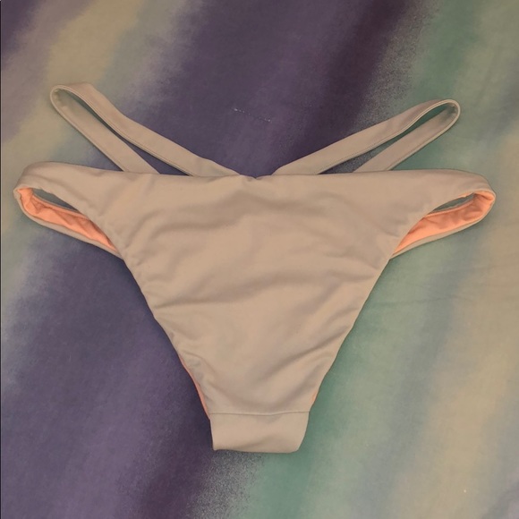 Bathing suit bottoms - Picture 2 of 3